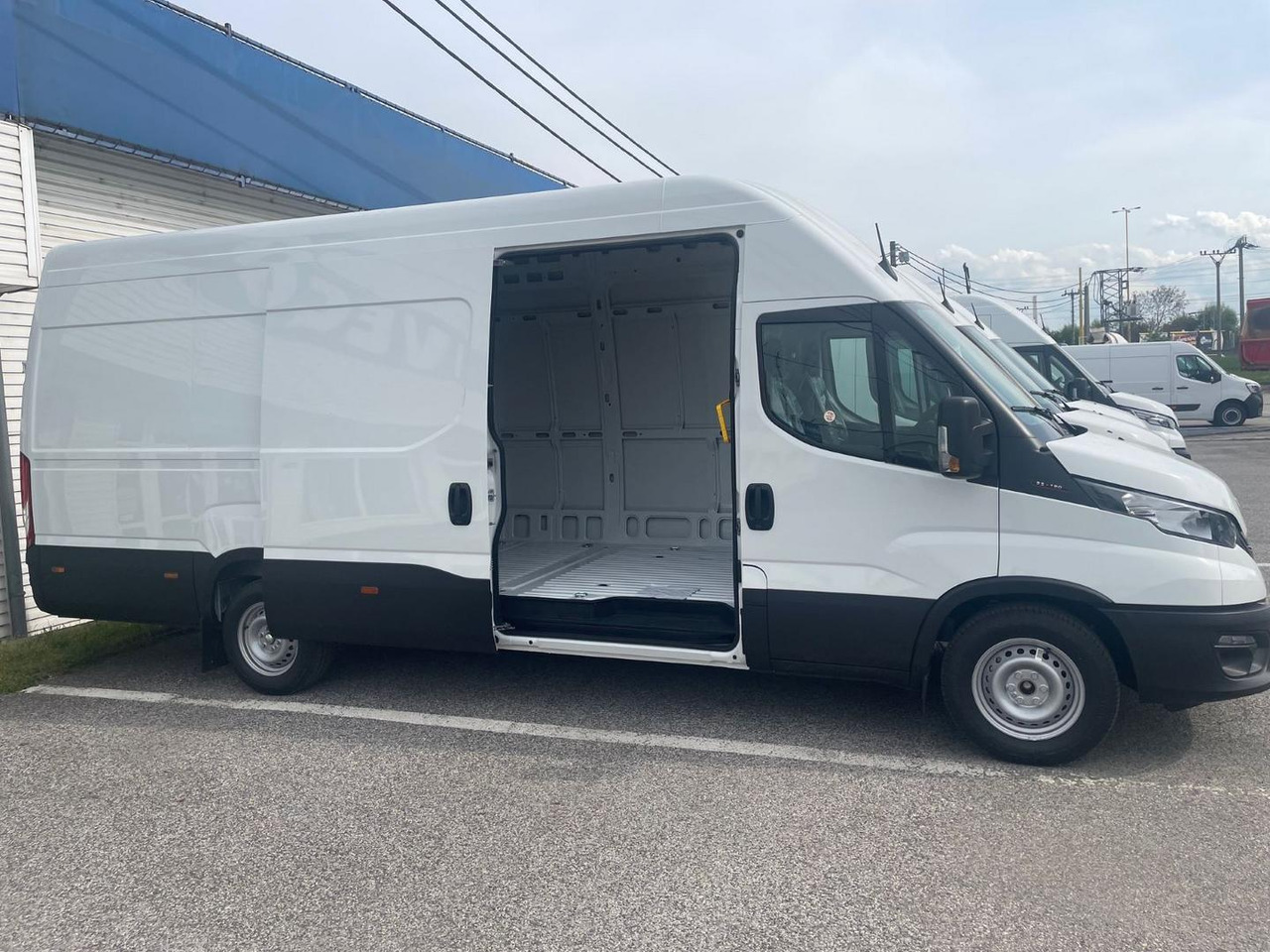 Iveco DAILY VAN, 3.0 D 176k, 35S18H V Evolution H3 - Furgon: slika 5 Iveco DAILY VAN, 3.0 D 176k, 35S18H V Evolution H3 - Furgon: slika 5