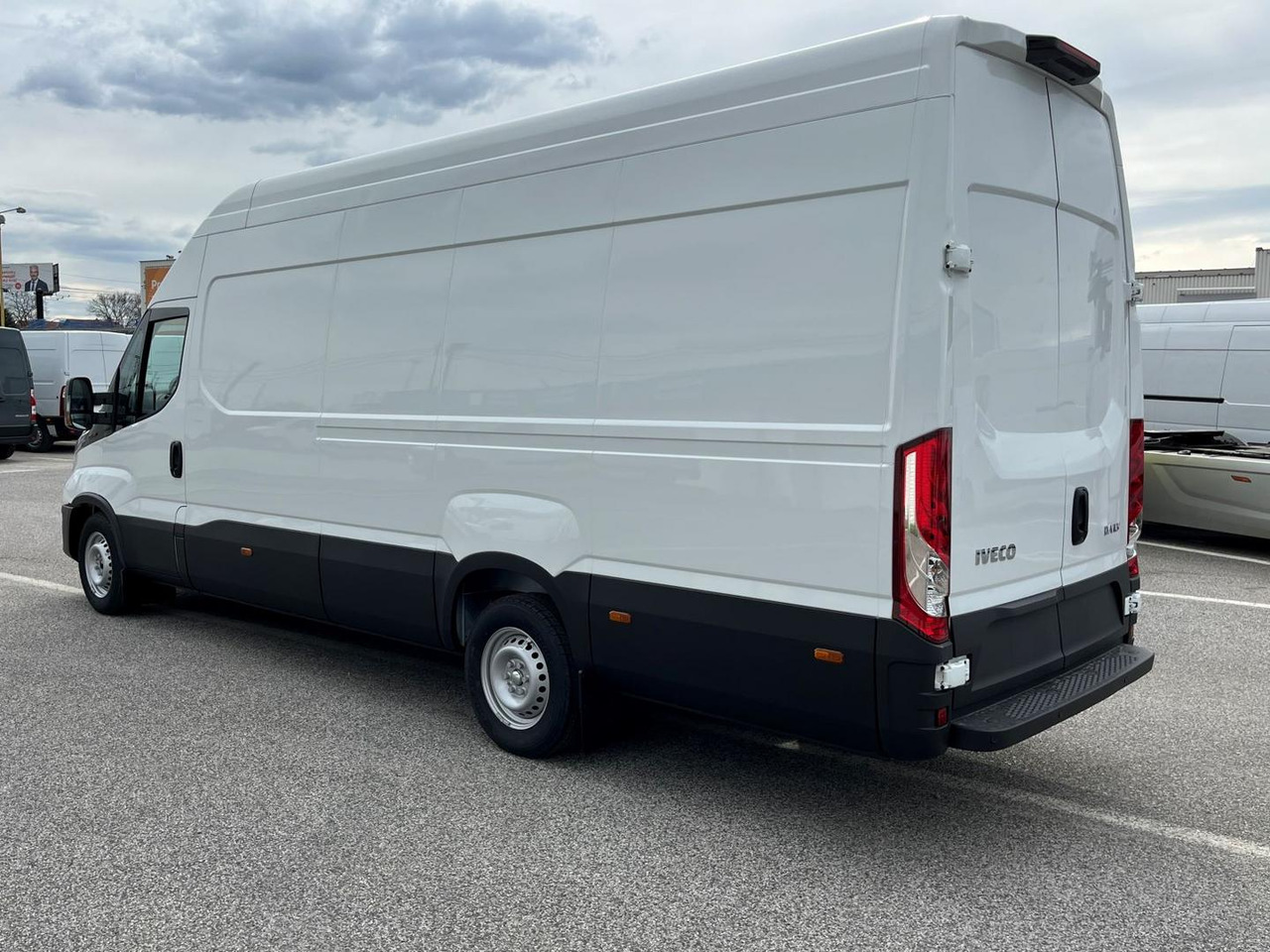 Iveco DAILY VAN, 3.0 D 176k, 35S18H V Evolution H3 - Furgon: slika 2 Iveco DAILY VAN, 3.0 D 176k, 35S18H V Evolution H3 - Furgon: slika 2