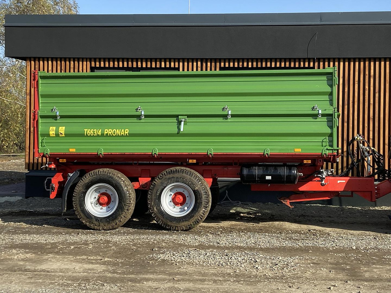 Pronar T, Traktorový náves + šnek, 663/4 - Traktorska prikolica za farmu/ Kiper: slika 1 Pronar T, Traktorový náves + šnek, 663/4 - Traktorska prikolica za farmu/ Kiper: slika 1