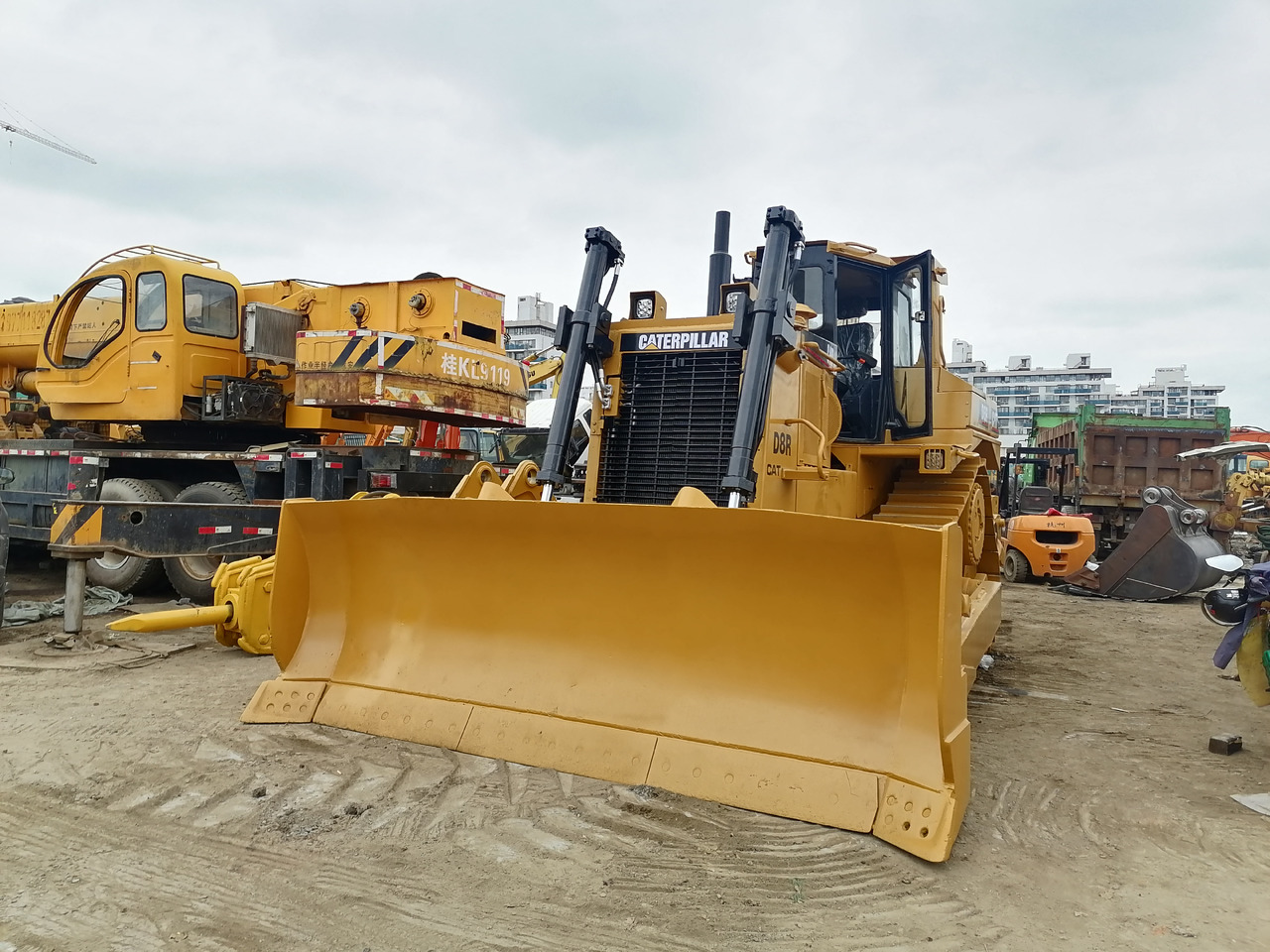 CATERPILLAR D8R - Buldožer: slika 2 CATERPILLAR D8R - Buldožer: slika 2