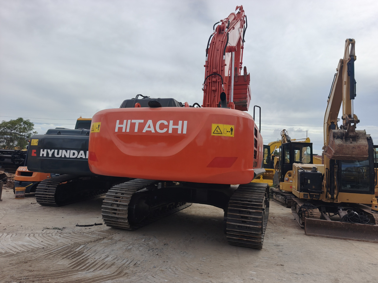 HITACHI ZX350 ZX350H ZX350H-5G Used excavator - Bager guseničar: slika 4 HITACHI ZX350 ZX350H ZX350H-5G Used excavator - Bager guseničar: slika 4