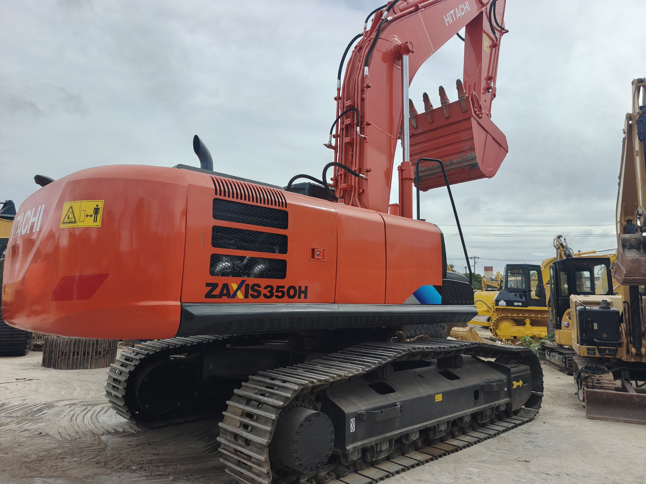 HITACHI ZX350 ZX350H ZX350H-5G Used excavator - Bager guseničar: slika 2 HITACHI ZX350 ZX350H ZX350H-5G Used excavator - Bager guseničar: slika 2