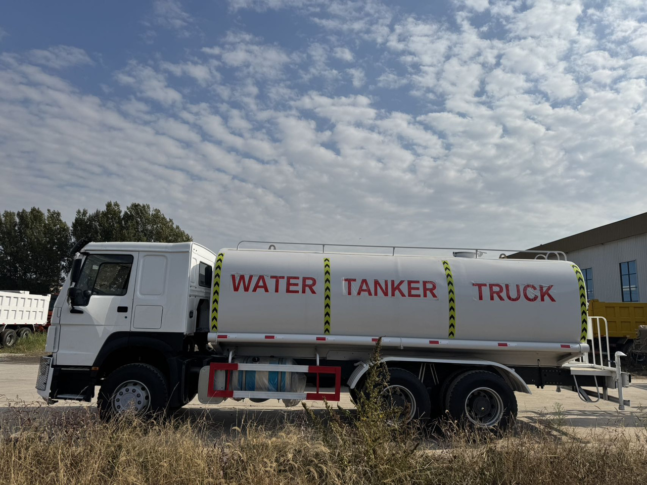 HOWO 371 Tank truck - Kamion cisterna: slika 4 HOWO 371 Tank truck - Kamion cisterna: slika 4