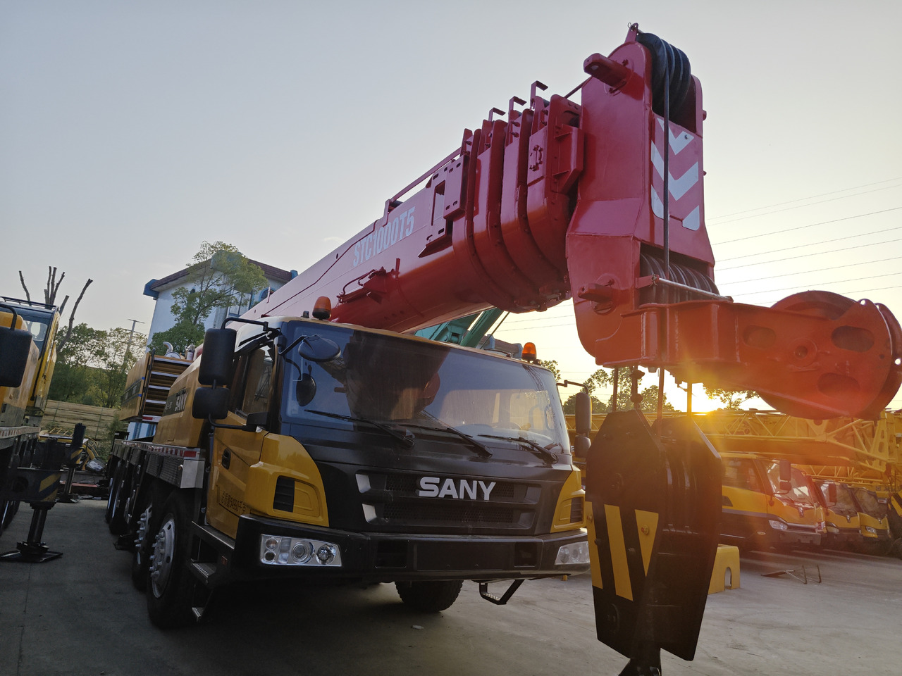 SANY STC1000 100TON TRUCK CRANE - Autokran za sve terene: slika 1 SANY STC1000 100TON TRUCK CRANE - Autokran za sve terene: slika 1