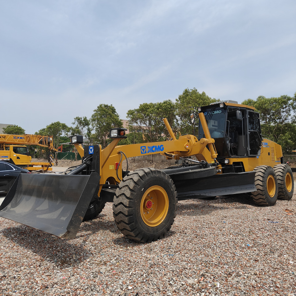 XCMG GR215 GR2153 Motor Grader with Blade - Grejder: slika 2 XCMG GR215 GR2153 Motor Grader with Blade - Grejder: slika 2