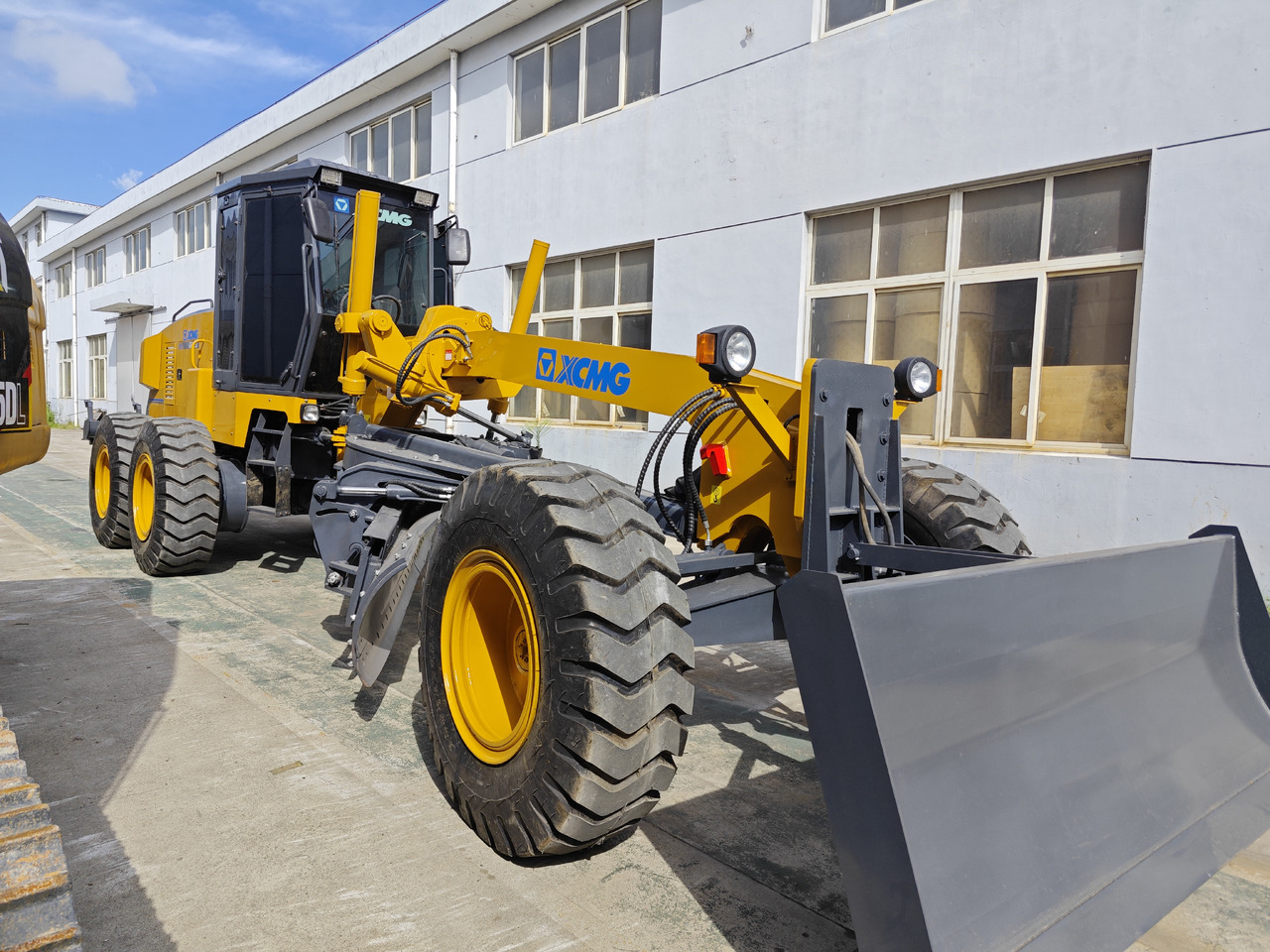 XCMG GR215 used motor grader - Grejder: slika 2 XCMG GR215 used motor grader - Grejder: slika 2