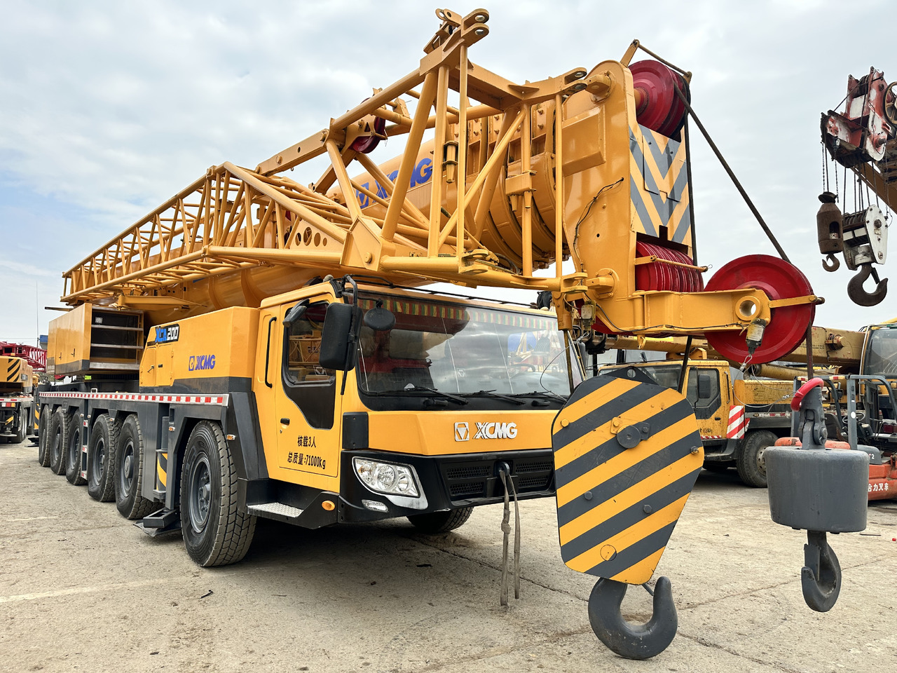 XCMG XCA200 200TON Truck crane - Pokretni kran: slika 3 XCMG XCA200 200TON Truck crane - Pokretni kran: slika 3