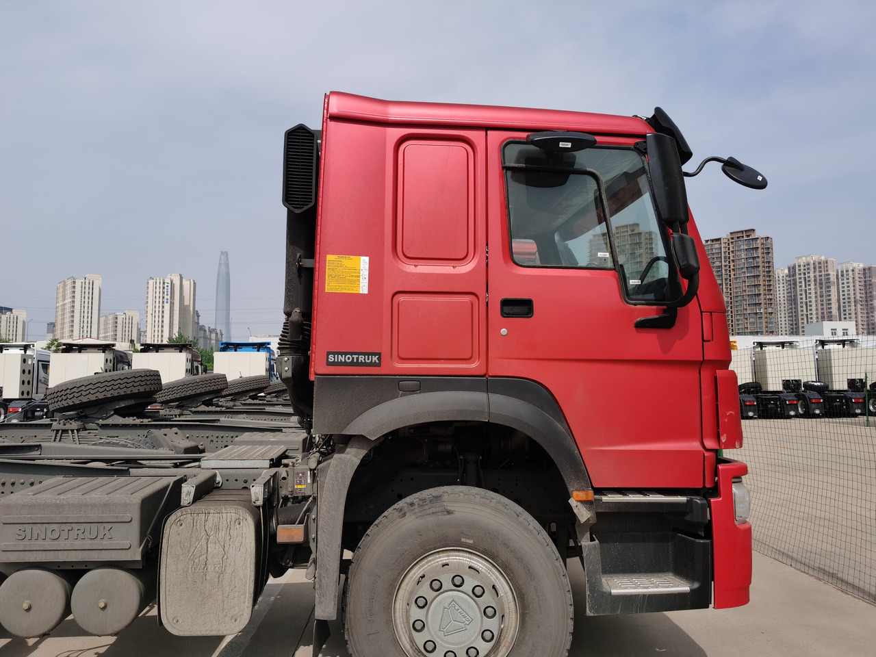 SINOTRUK ZZ4257V3247B - Tegljač: slika 3 SINOTRUK ZZ4257V3247B - Tegljač: slika 3