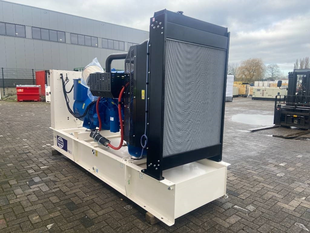 FG Wilson P450-3 - 450 kVA Open Genset - DPX-16018-O - Set generatora: slika 3 FG Wilson P450-3 - 450 kVA Open Genset - DPX-16018-O - Set generatora: slika 3