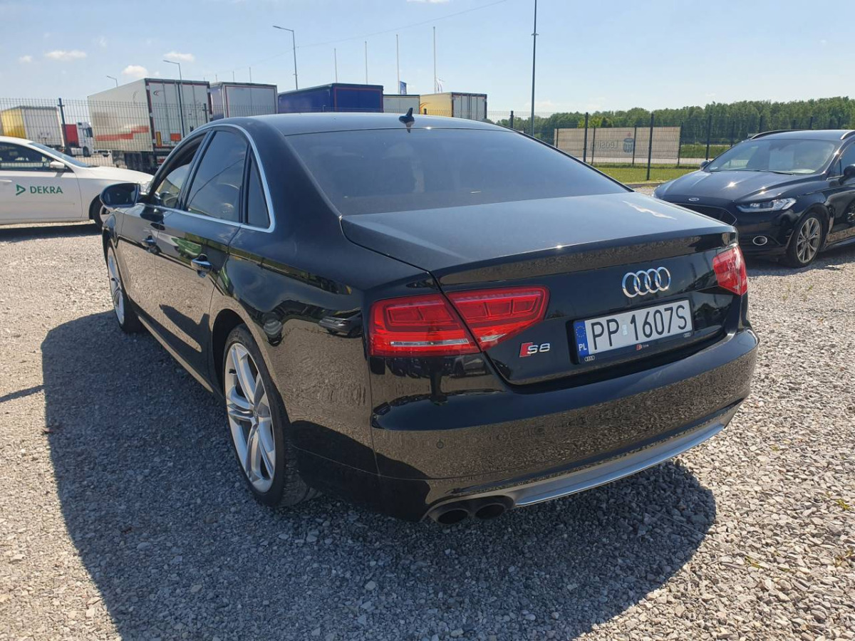AUDI S8 SEDAN - Limuzina: slika 4 AUDI S8 SEDAN - Limuzina: slika 4
