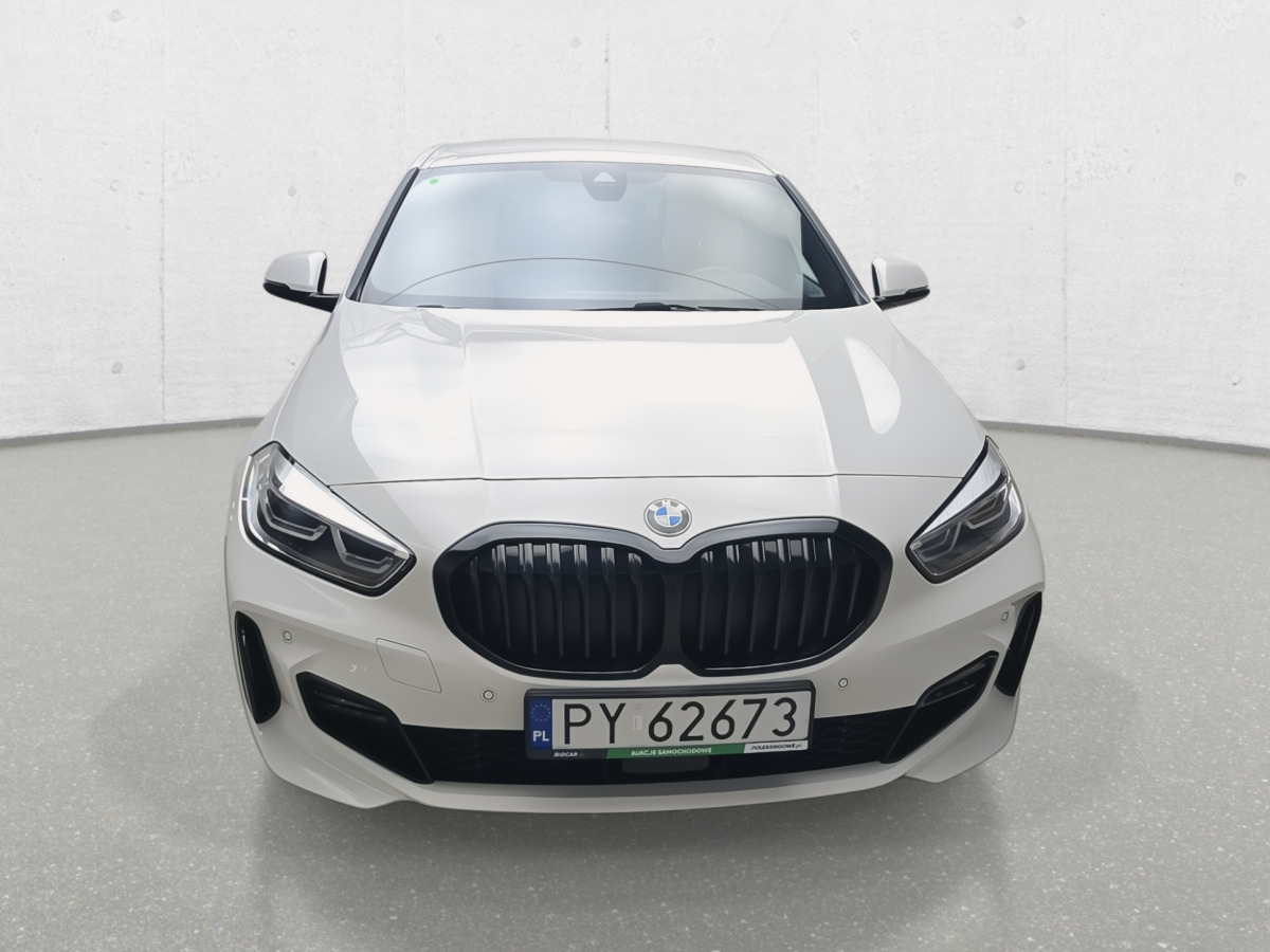 BMW 118I HATCHBACK - Hečbek: slika 4 BMW 118I HATCHBACK - Hečbek: slika 4