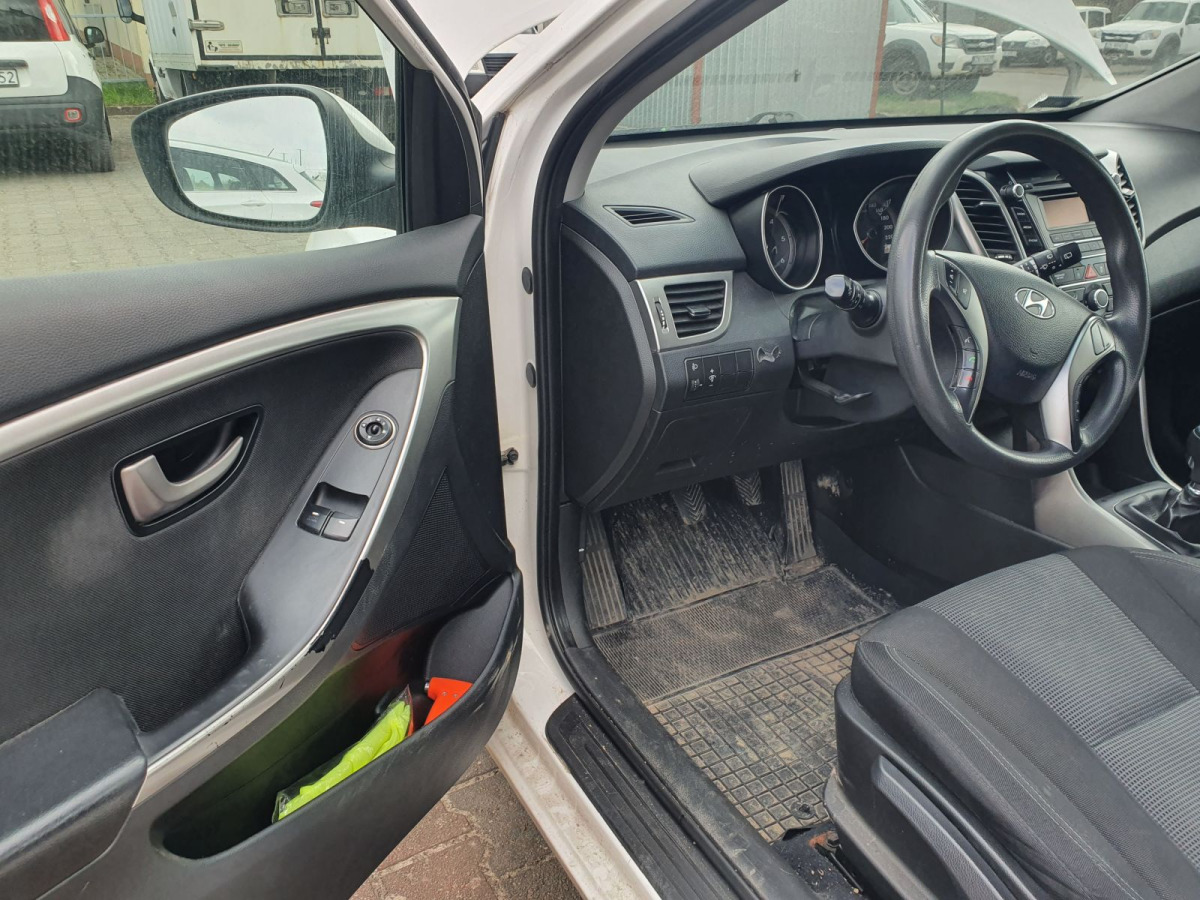 HYUNDAI I30 HATCHBACK - Hečbek: slika 5 HYUNDAI I30 HATCHBACK - Hečbek: slika 5