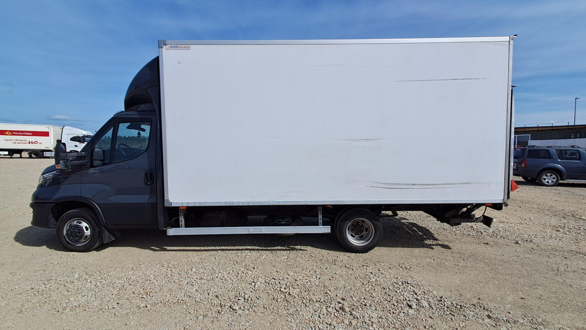 IVECO DAILY 50C18 KONTENER Z WINDĄ - Dostavno vozilo sa zatvorenim sandukom: slika 4 IVECO DAILY 50C18 KONTENER Z WINDĄ - Dostavno vozilo sa zatvorenim sandukom: slika 4