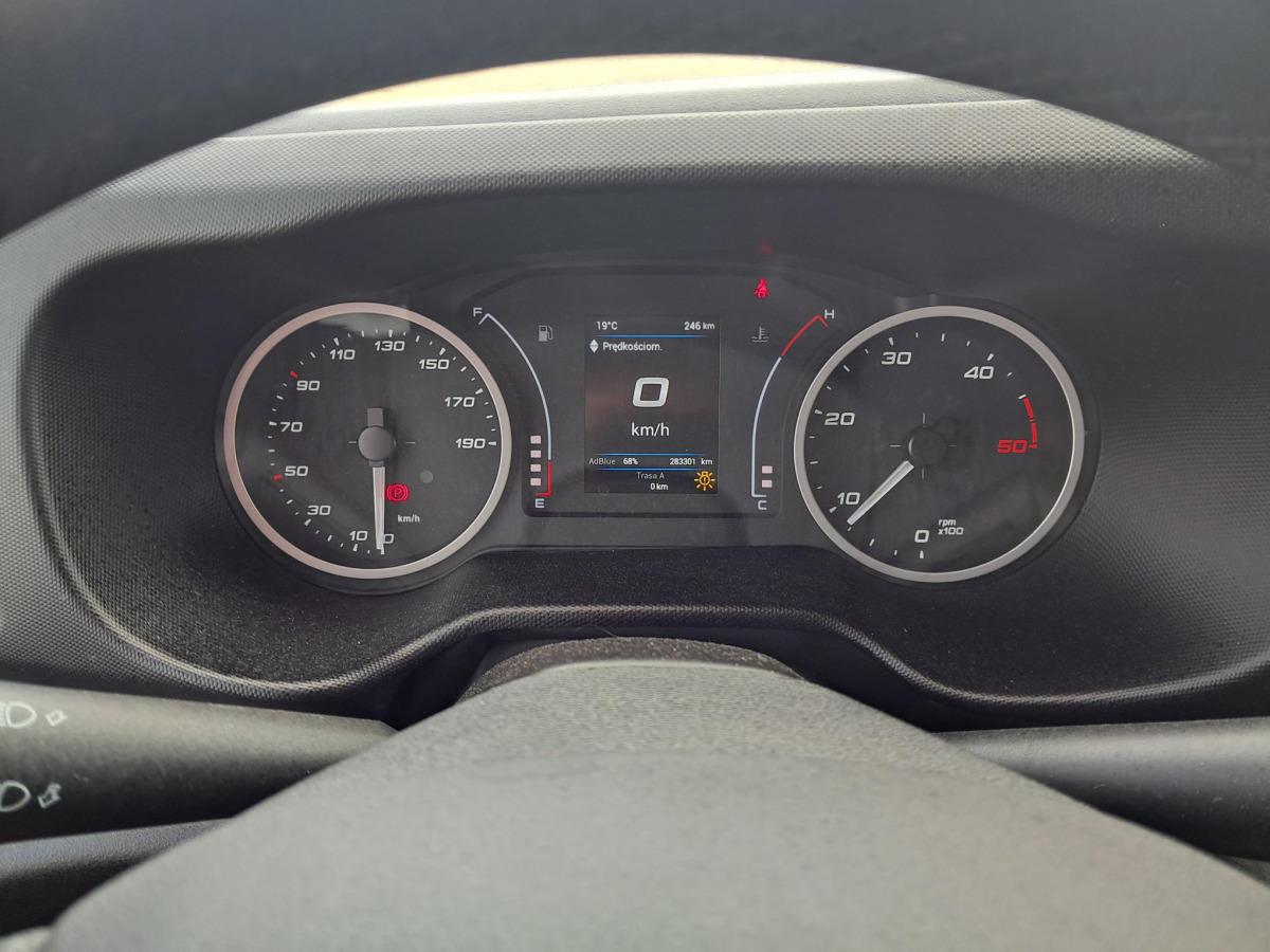 Dostavno vozilo sa ceradom IVECO DAILY PLANDEKA: slika 9