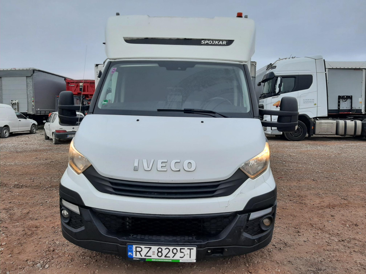 IVECO DAILY PLANDEKA - Dostavno vozilo sa ceradom: slika 3 IVECO DAILY PLANDEKA - Dostavno vozilo sa ceradom: slika 3