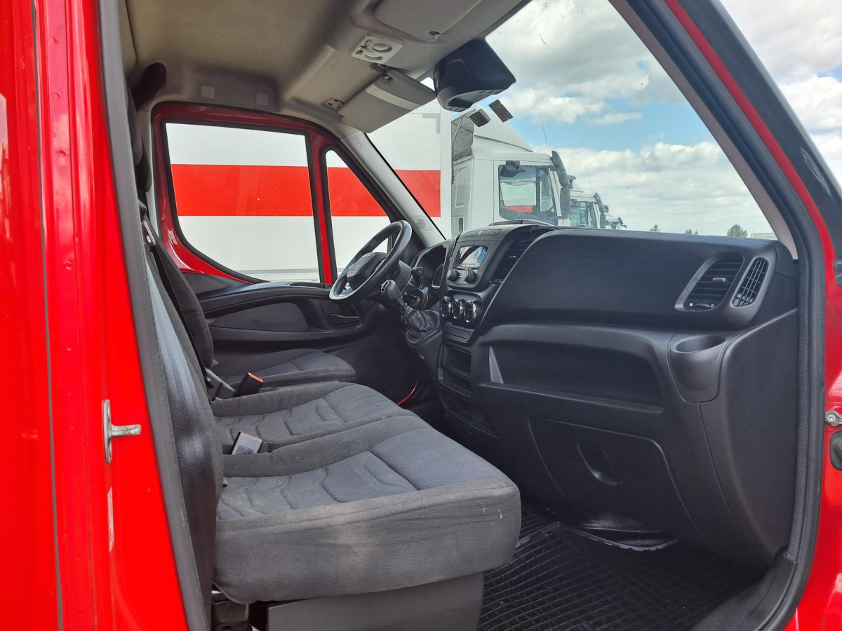 Dostavno vozilo sa ceradom IVECO DAILY PLANDEKA: slika 11