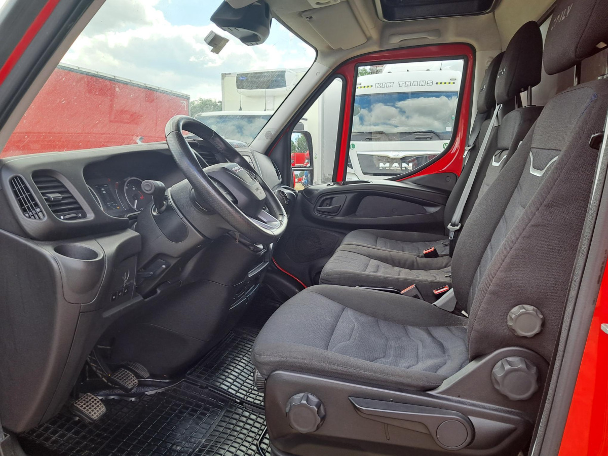 Dostavno vozilo sa ceradom IVECO DAILY PLANDEKA: slika 10