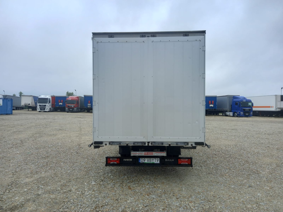IVECO/JUSAM STANISŁAWJURKOWSKI 50C18/JU06 PLANDEKA - Dostavno vozilo sa ceradom: slika 4 IVECO/JUSAM STANISŁAWJURKOWSKI 50C18/JU06 PLANDEKA - Dostavno vozilo sa ceradom: slika 4