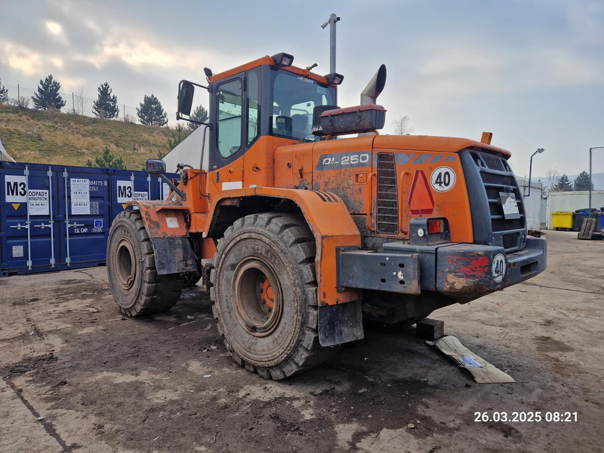 Ładowarka kołowa DOOSAN DL 250 - Utovarivač točkaš: slika 4 Ładowarka kołowa DOOSAN DL 250 - Utovarivač točkaš: slika 4