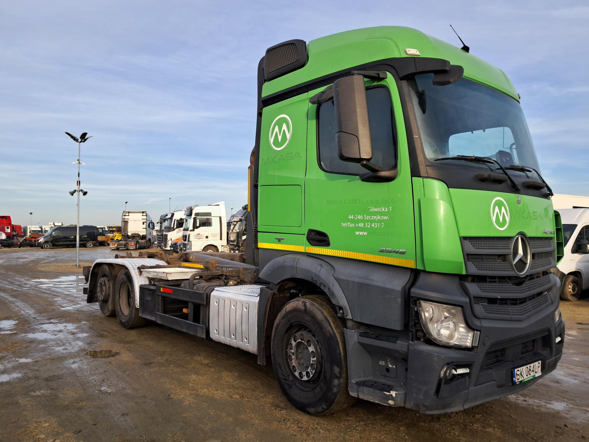 MERCEDES BENZ ACTROS HAKOWIEC - Kamion sa hidrauličnom kukom: slika 1 MERCEDES BENZ ACTROS HAKOWIEC - Kamion sa hidrauličnom kukom: slika 1