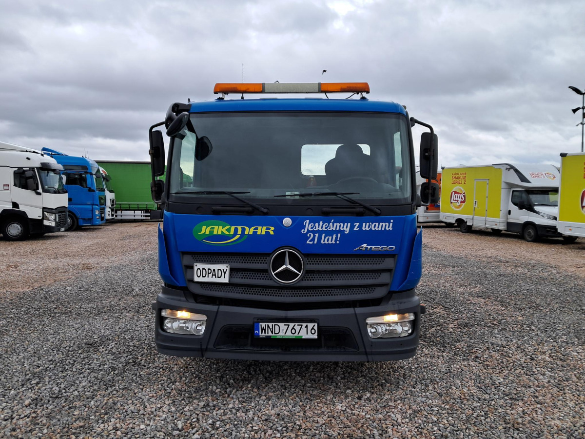 MERCEDES BENZ ATEGO HAKOWIEC - Kamion sa hidrauličnom kukom: slika 3 MERCEDES BENZ ATEGO HAKOWIEC - Kamion sa hidrauličnom kukom: slika 3