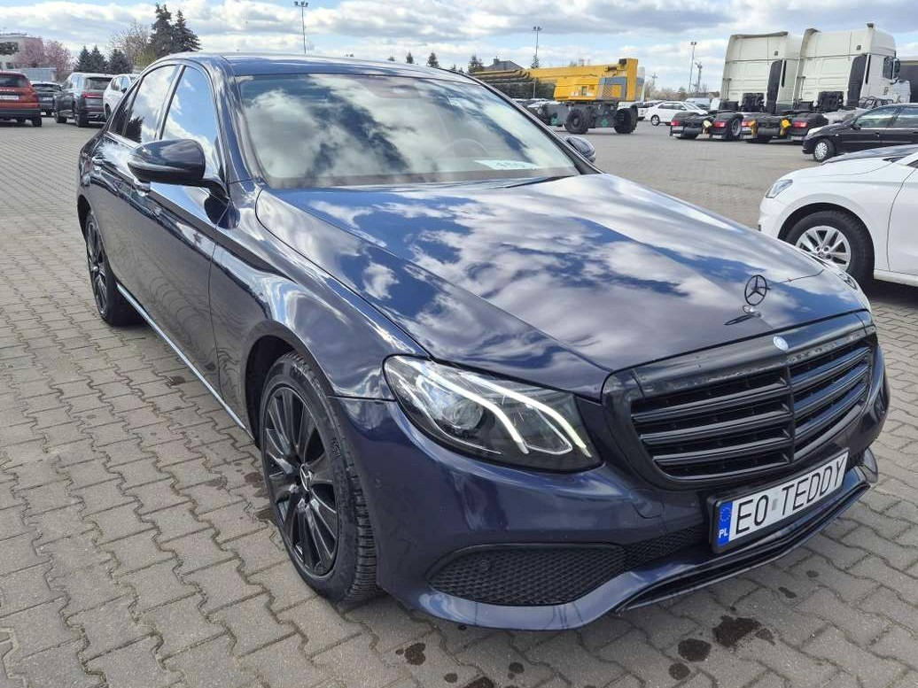 MERCEDES BENZ E 220 D 4MATIC SEDAN - Limuzina: slika 1 MERCEDES BENZ E 220 D 4MATIC SEDAN - Limuzina: slika 1