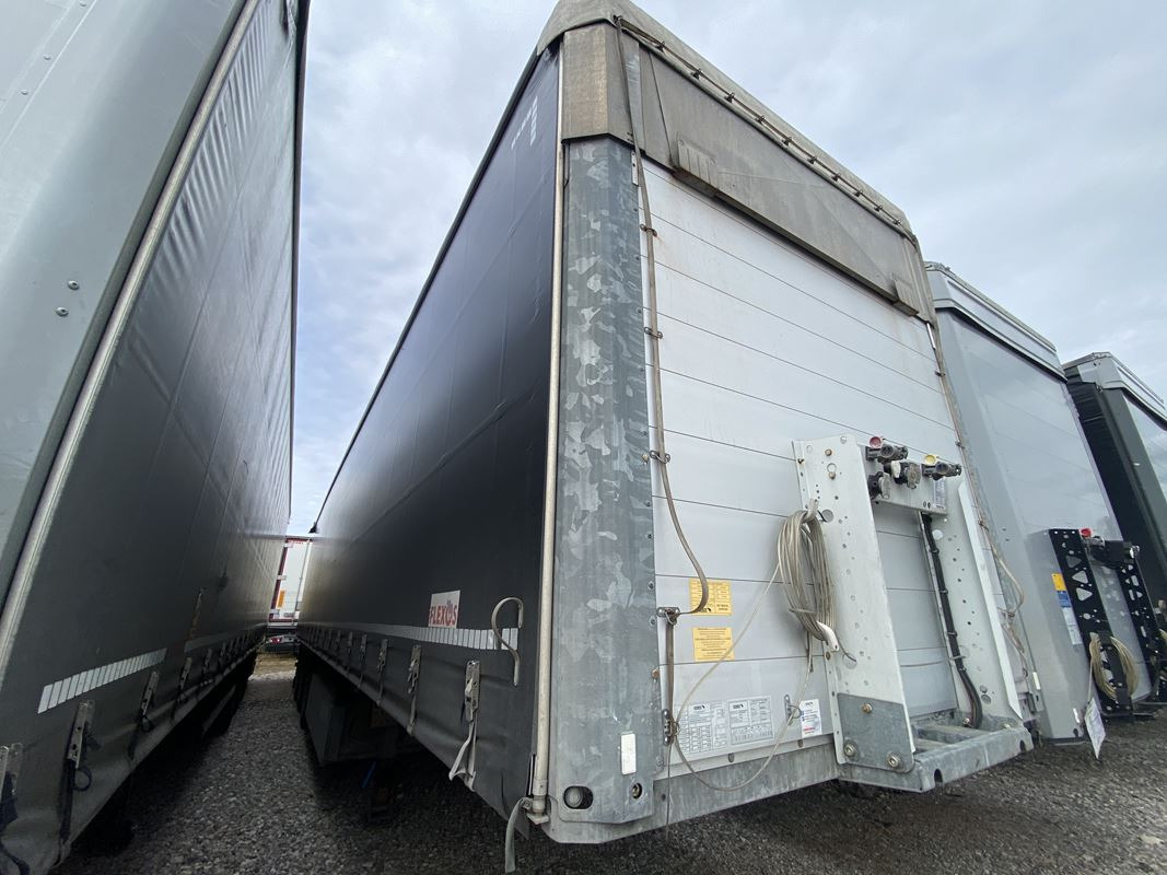 SCHMITZ CARGOBULL SCB S3T FIRANA - Prikolica sa ceradom: slika 2 SCHMITZ CARGOBULL SCB S3T FIRANA - Prikolica sa ceradom: slika 2