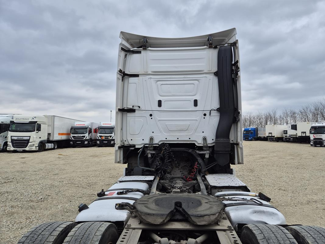 MERCEDES BENZ ACTROS 1845 CIĄGNIK SIODŁOWY - Tegljač: slika 5 MERCEDES BENZ ACTROS 1845 CIĄGNIK SIODŁOWY - Tegljač: slika 5