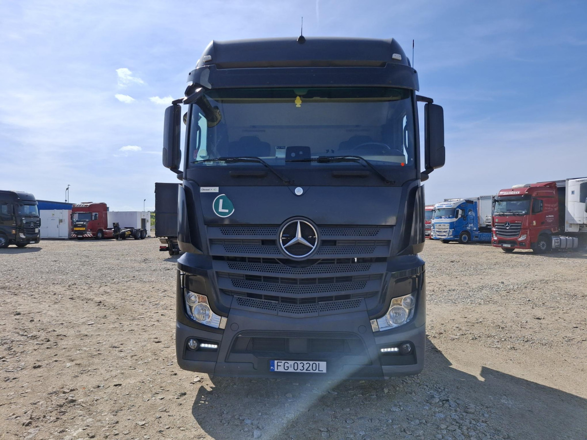 MERCEDES BENZ ACTROS CIĄGNIK SIODŁOWY - Tegljač: slika 3 MERCEDES BENZ ACTROS CIĄGNIK SIODŁOWY - Tegljač: slika 3