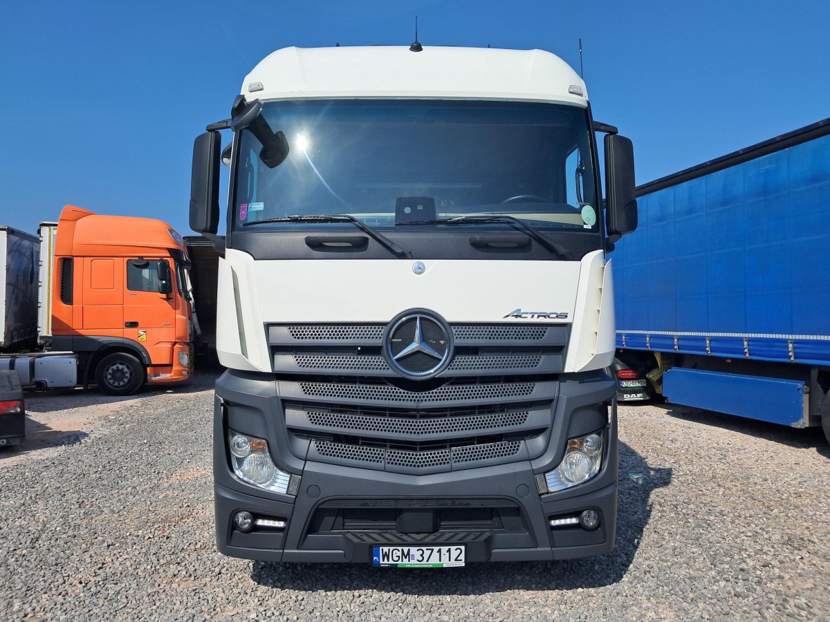 MERCEDES BENZ ACTROS CIĄGNIK SIODŁOWY - Tegljač: slika 3 MERCEDES BENZ ACTROS CIĄGNIK SIODŁOWY - Tegljač: slika 3
