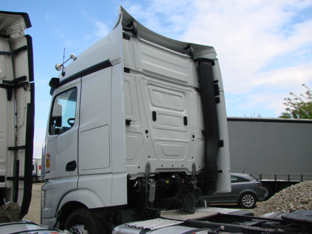 MERCEDES BENZ ACTROS CIĄGNIK SIODŁOWY - Tegljač: slika 5 MERCEDES BENZ ACTROS CIĄGNIK SIODŁOWY - Tegljač: slika 5