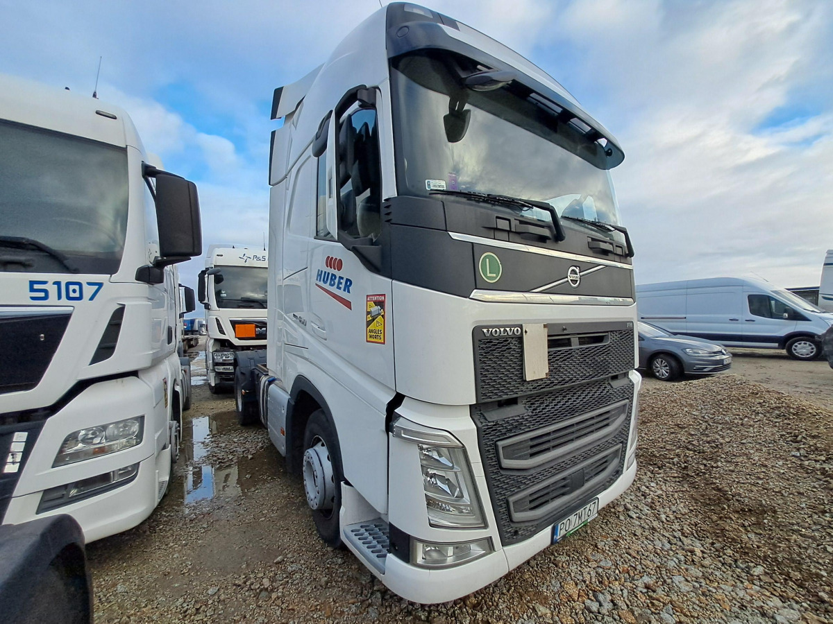 VOLVO FH 460 CIĄGNIK SIODŁOWY - Tegljač: slika 1 VOLVO FH 460 CIĄGNIK SIODŁOWY - Tegljač: slika 1