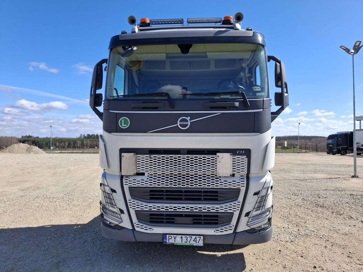 VOLVO FH 500 CIĄGNIK SIODŁOWY - Kamion sa hidrauličnom kukom: slika 3 VOLVO FH 500 CIĄGNIK SIODŁOWY - Kamion sa hidrauličnom kukom: slika 3