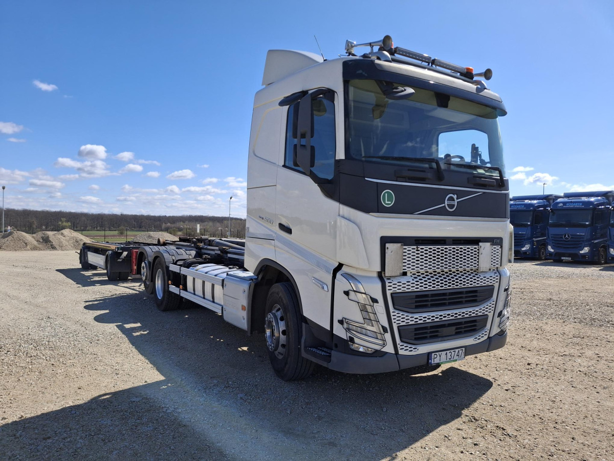 VOLVO FH 500 CIĄGNIK SIODŁOWY - Kamion sa hidrauličnom kukom: slika 1 VOLVO FH 500 CIĄGNIK SIODŁOWY - Kamion sa hidrauličnom kukom: slika 1