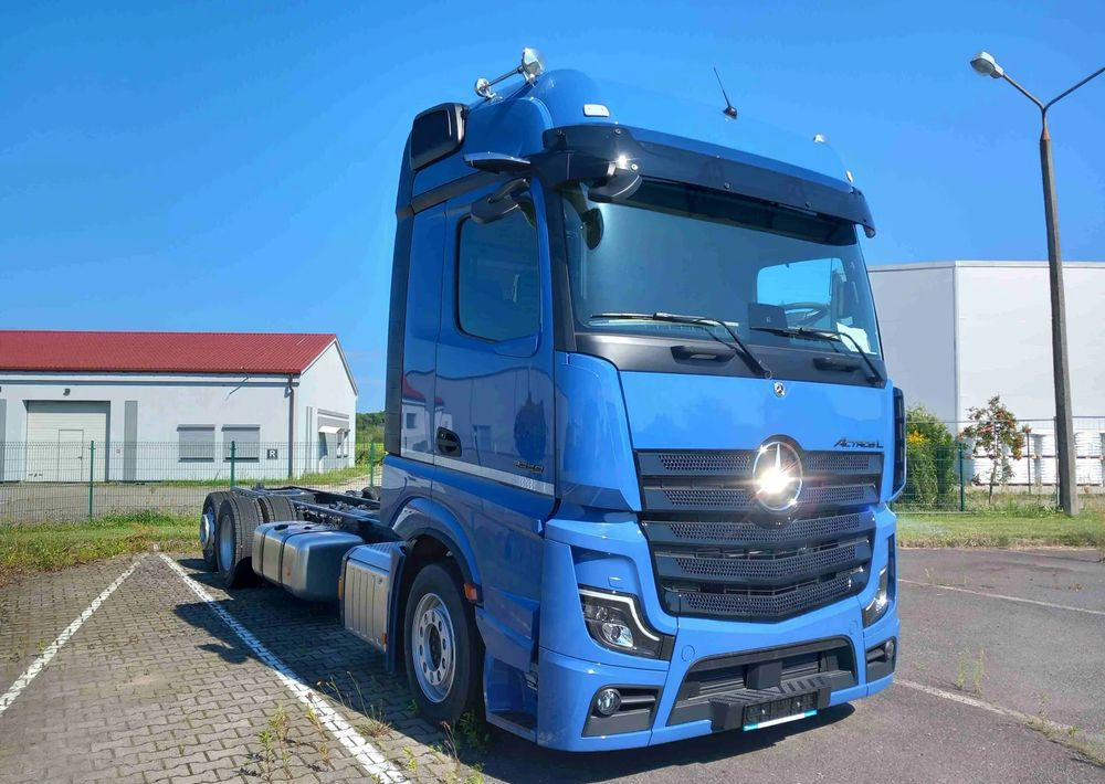 Mercedes-Benz Actros 2548 LnR - Kamion sa golom šasijom i zatvorenom kabinom: slika 2 Mercedes-Benz Actros 2548 LnR - Kamion sa golom šasijom i zatvorenom kabinom: slika 2
