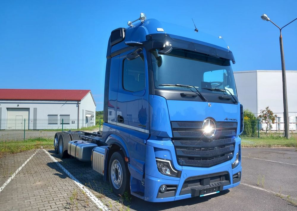 Mercedes-Benz Actros 2548 LnR - Kamion sa golom šasijom i zatvorenom kabinom: slika 2 Mercedes-Benz Actros 2548 LnR - Kamion sa golom šasijom i zatvorenom kabinom: slika 2