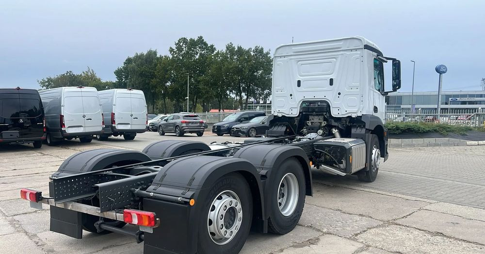 Mercedes-Benz Actros 2633 L Podwozie - Kamion sa golom šasijom i zatvorenom kabinom: slika 4 Mercedes-Benz Actros 2633 L Podwozie - Kamion sa golom šasijom i zatvorenom kabinom: slika 4