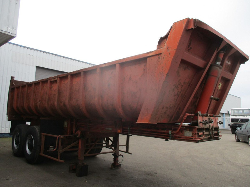 Fruehauf D33C , 2 axle , Steel tipper trailer , Drum Brakes , Spring suspension - Poluprikolica istovarivača: slika 4 Fruehauf D33C , 2 axle , Steel tipper trailer , Drum Brakes , Spring suspension - Poluprikolica istovarivača: slika 4