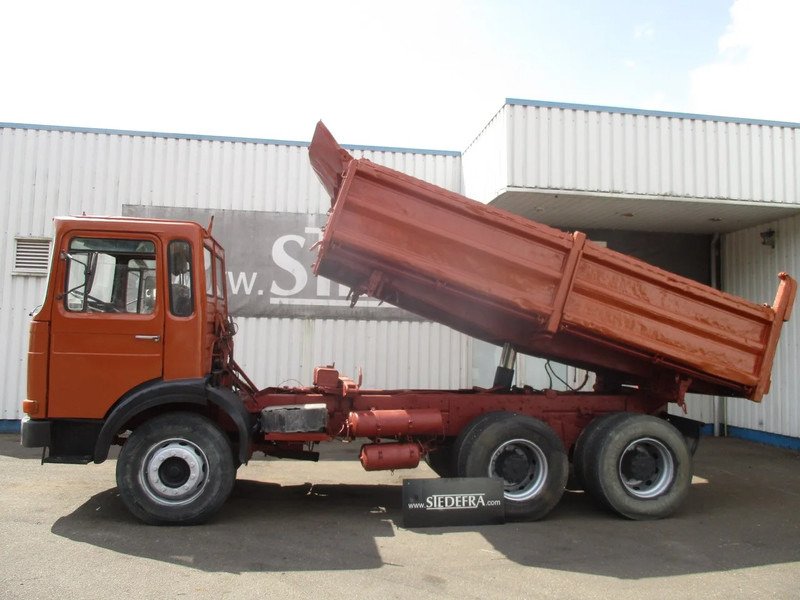 MAN 26.321 6x4 , 3 way tipper , ZF Manual , Spring suspension - Istovarivač: slika 2 MAN 26.321 6x4 , 3 way tipper , ZF Manual , Spring suspension - Istovarivač: slika 2