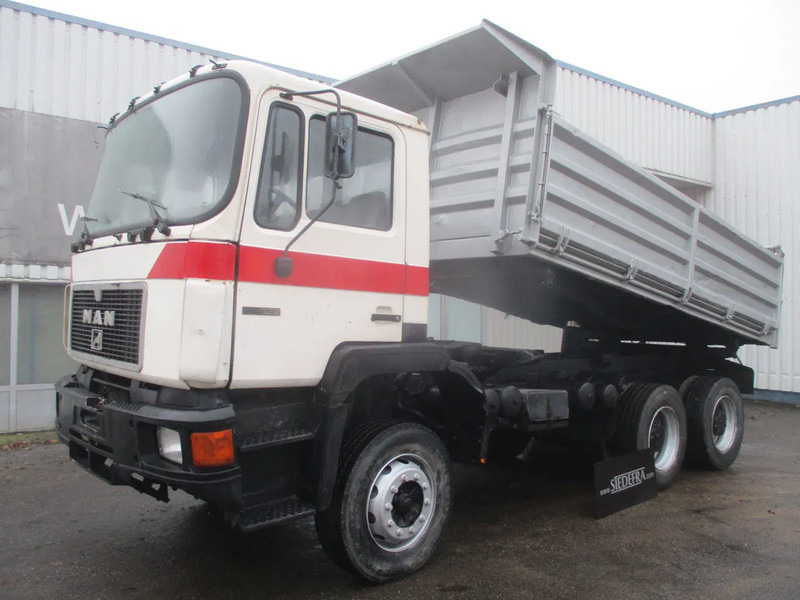 MAN 26 322 ZF Manual , 6x4 , 3 way tipper , Spring suspension - Istovarivač: slika 1 MAN 26 322 ZF Manual , 6x4 , 3 way tipper , Spring suspension - Istovarivač: slika 1