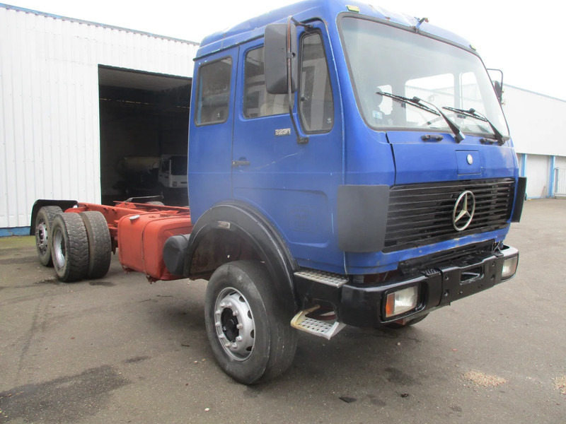 Mercedes-Benz 2435 ,V8 , Bi Turbo, 6x2 , Spring Suspension, Airco - Kamion sa golom šasijom i zatvorenom kabinom: slika 4 Mercedes-Benz 2435 ,V8 , Bi Turbo, 6x2 , Spring Suspension, Airco - Kamion sa golom šasijom i zatvorenom kabinom: slika 4