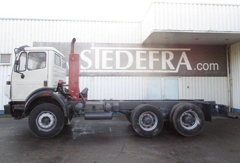 Mercedes-Benz 2538 , V8 , Manual , 6x4 , Spring suspension , Euro 2 - Kamion sa golom šasijom i zatvorenom kabinom: slika 2 Mercedes-Benz 2538 , V8 , Manual , 6x4 , Spring suspension , Euro 2 - Kamion sa golom šasijom i zatvorenom kabinom: slika 2