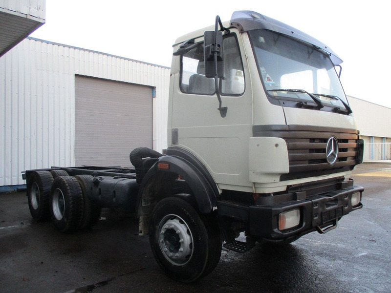 Mercedes-Benz 2538 , V8 , Manual , 6x4 , Spring suspension , Euro 2 - Kamion sa golom šasijom i zatvorenom kabinom: slika 4 Mercedes-Benz 2538 , V8 , Manual , 6x4 , Spring suspension , Euro 2 - Kamion sa golom šasijom i zatvorenom kabinom: slika 4