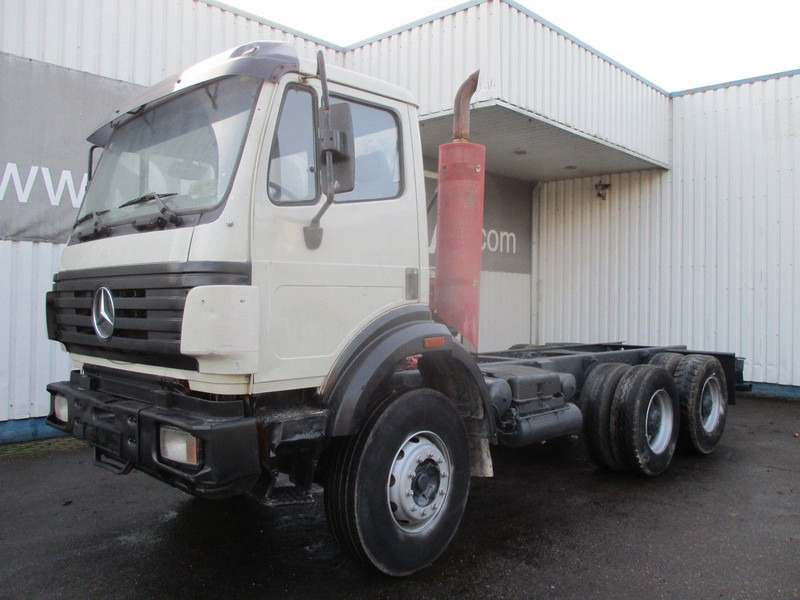Mercedes-Benz 2538 , V8 , Manual , 6x4 , Spring suspension , Euro 2 - Kamion sa golom šasijom i zatvorenom kabinom: slika 1 Mercedes-Benz 2538 , V8 , Manual , 6x4 , Spring suspension , Euro 2 - Kamion sa golom šasijom i zatvorenom kabinom: slika 1
