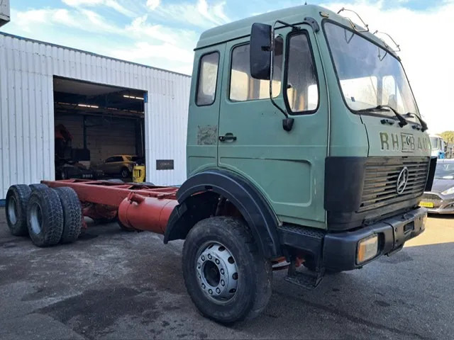 Mercedes-Benz 2632 , V10 , 6x4 , Long chassis , Spring suspension , ZF Manual - Kamion sa golom šasijom i zatvorenom kabinom: slika 4 Mercedes-Benz 2632 , V10 , 6x4 , Long chassis , Spring suspension , ZF Manual - Kamion sa golom šasijom i zatvorenom kabinom: slika 4