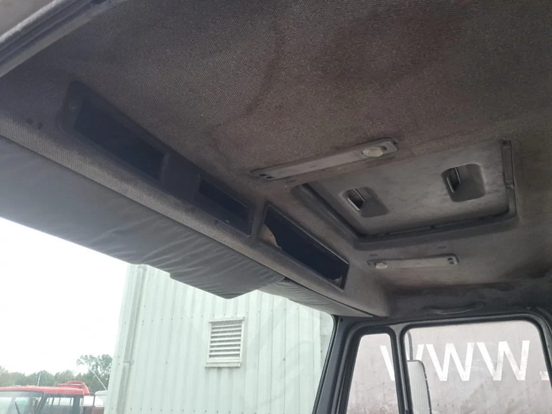 Kamion sa golom šasijom i zatvorenom kabinom Mercedes-Benz 3235SK / 3535SK , 8x4, V8 BiTurbo, ZF Manual , Spring Suspension: slika 15 Kamion sa golom šasijom i zatvorenom kabinom Mercedes-Benz 3235SK / 3535SK , 8x4, V8 BiTurbo, ZF Manual , Spring Suspension: slika 15