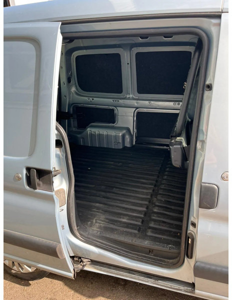 Mali kombi Peugeot Partner 1.9 D , Airco , Belgium Regestration: slika 11
