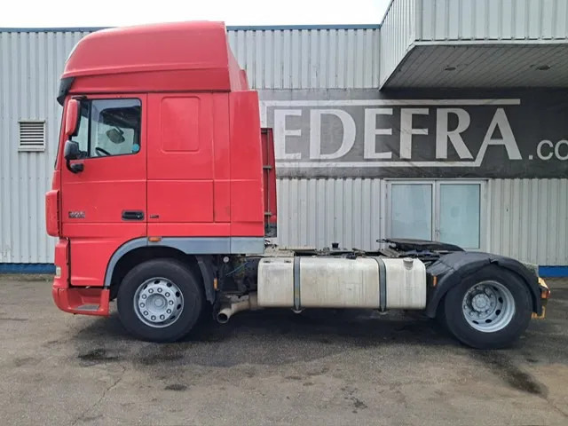 DAF XF 105 460 , Manual Gearbox , PTO , Tipper Hydraulics , Airco , Superspace Cab - Tegljač: slika 2 DAF XF 105 460 , Manual Gearbox , PTO , Tipper Hydraulics , Airco , Superspace Cab - Tegljač: slika 2