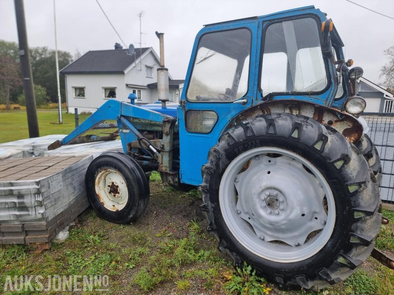 1972 Ford 3000 traktor med laster og skuffe - Traktor: slika 1 1972 Ford 3000 traktor med laster og skuffe - Traktor: slika 1