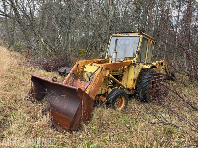 1975 FORD 4550 TRAKTORGRAVER - Traktor: slika 1 1975 FORD 4550 TRAKTORGRAVER - Traktor: slika 1